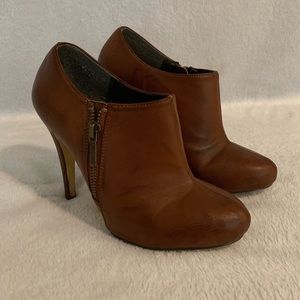 Michael Antonio ankle booties w/ zipper detail